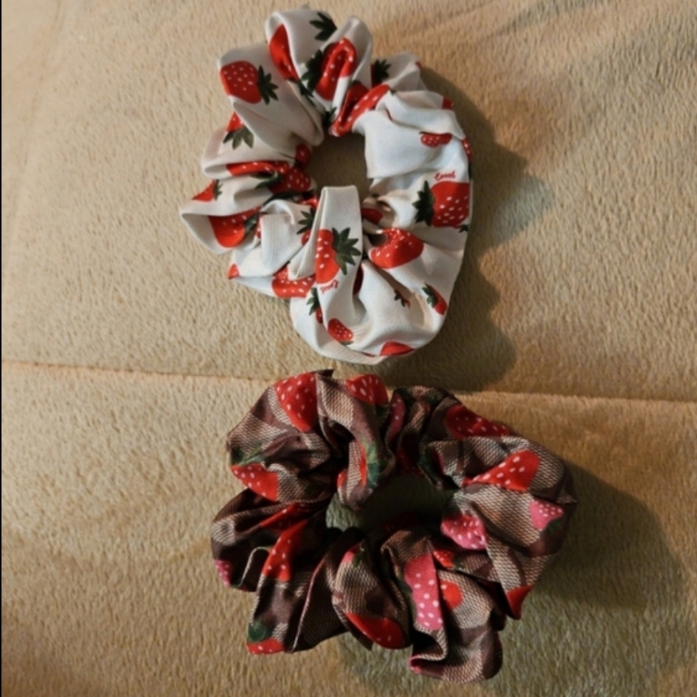 Coach scrunchies - Picture 1 of 2